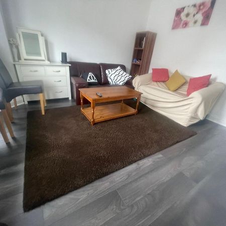 4 Bedroom House 10 Mins Walk To The Beach And Less Than A Mile From Bournemouth Main Station מראה חיצוני תמונה