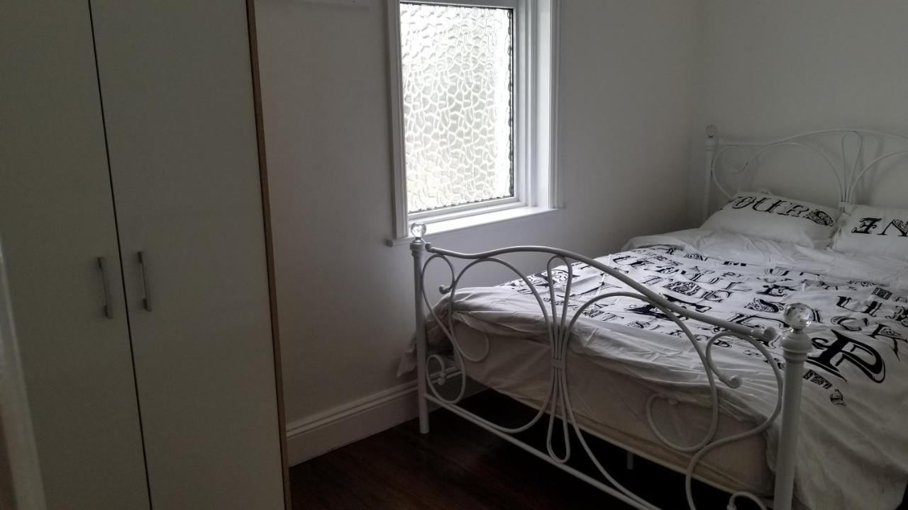 4 Bedroom House 10 Mins Walk To The Beach And Less Than A Mile From Bournemouth Main Station מראה חיצוני תמונה