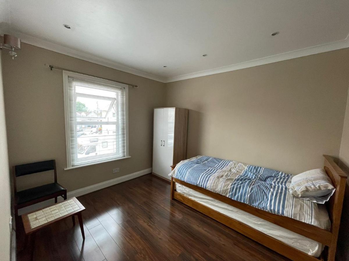 4 Bedroom House 10 Mins Walk To The Beach And Less Than A Mile From Bournemouth Main Station מראה חיצוני תמונה