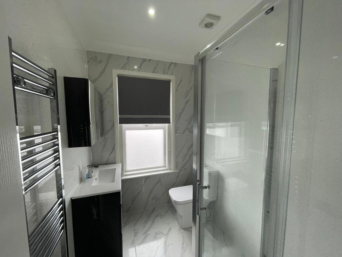 4 Bedroom House 10 Mins Walk To The Beach And Less Than A Mile From Bournemouth Main Station מראה חיצוני תמונה