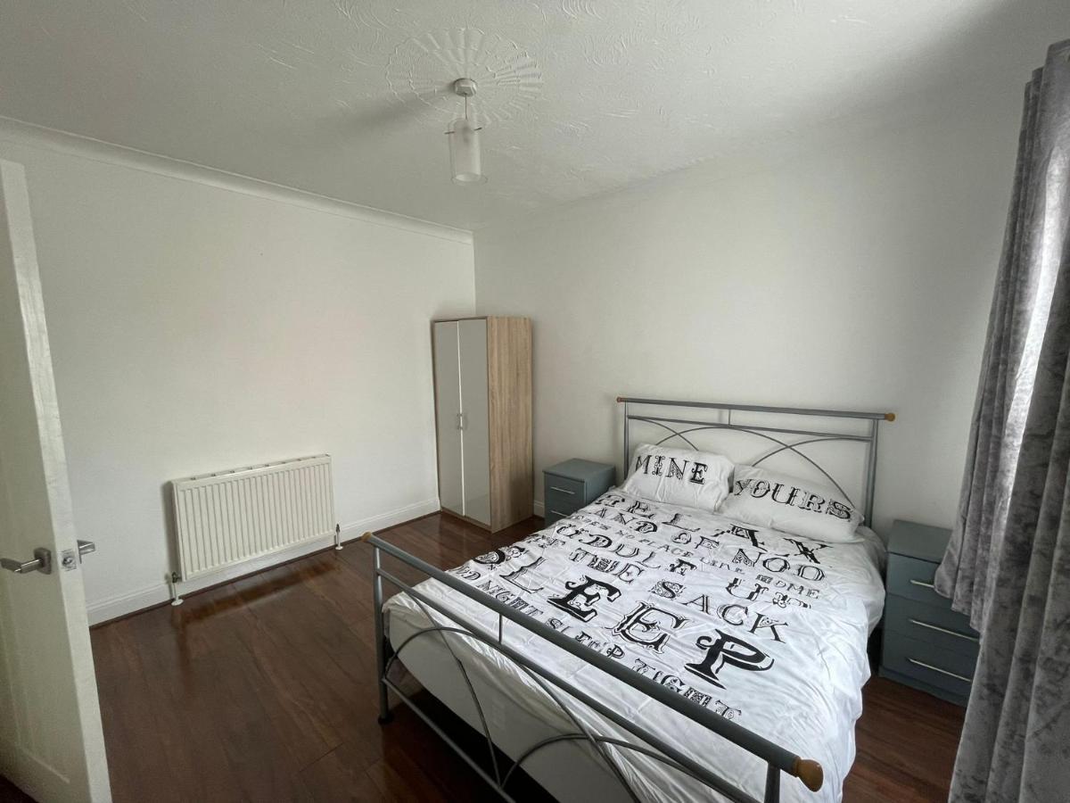 4 Bedroom House 10 Mins Walk To The Beach And Less Than A Mile From Bournemouth Main Station מראה חיצוני תמונה