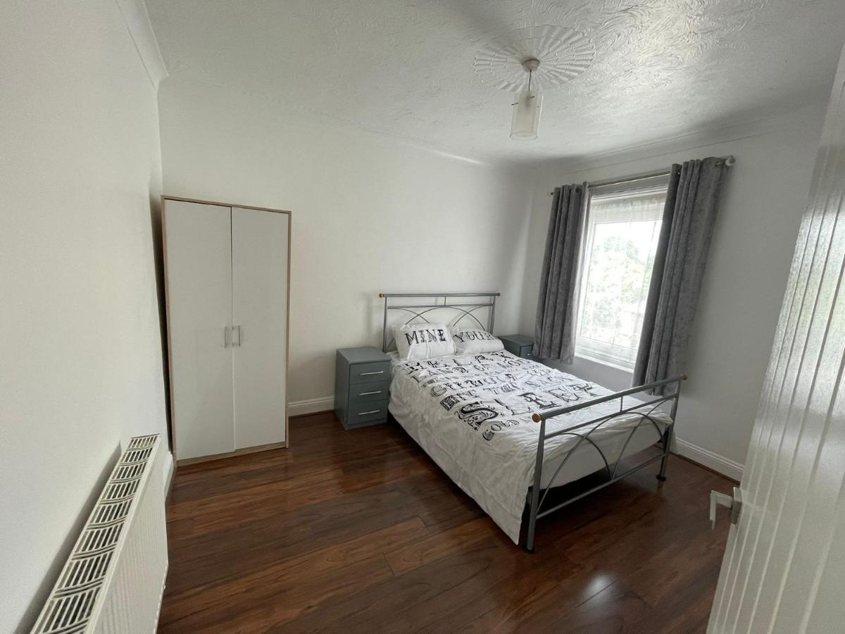 4 Bedroom House 10 Mins Walk To The Beach And Less Than A Mile From Bournemouth Main Station מראה חיצוני תמונה