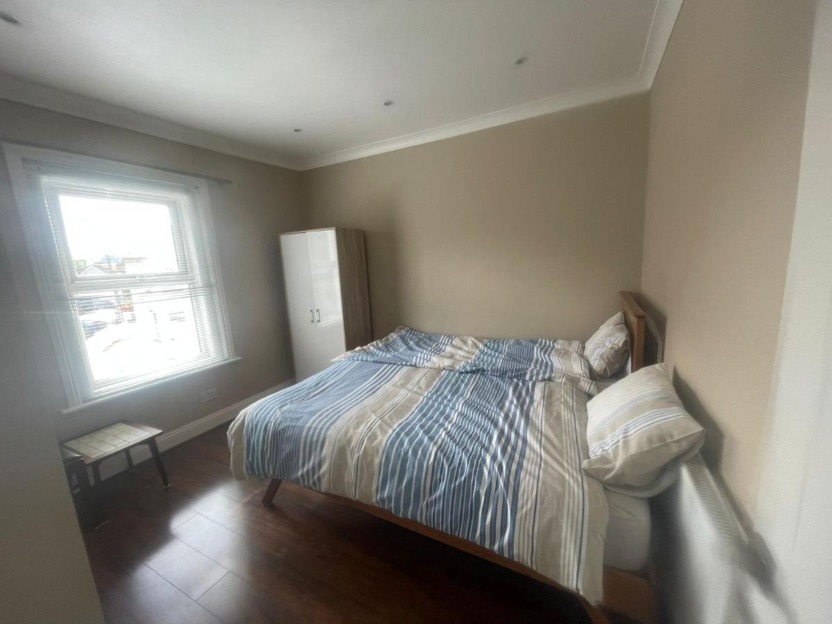 4 Bedroom House 10 Mins Walk To The Beach And Less Than A Mile From Bournemouth Main Station מראה חיצוני תמונה